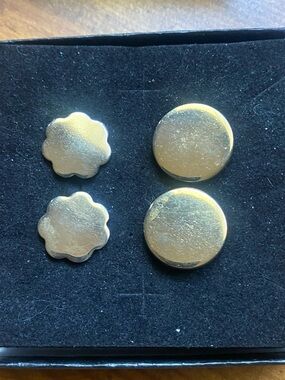 Vintage Anson Classic Round Gold Tone Men's Cuff Links, & scalloped pair